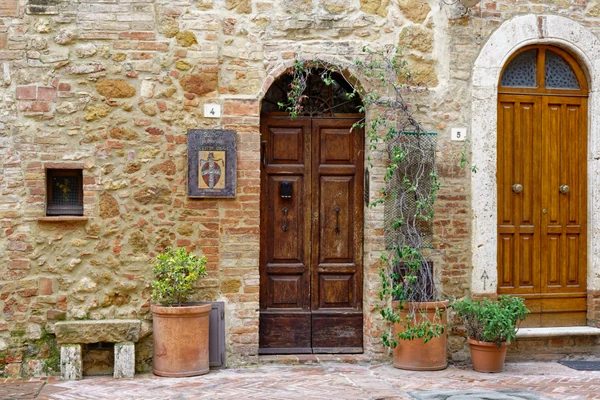 Barnizado de puertas y ventanas en Pamplona